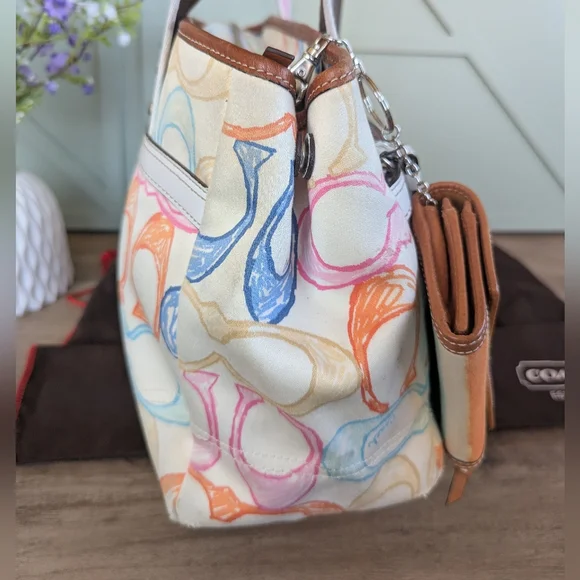 Coach Hamptons Signature Scribble Tote + Wallet - Picture 10 of 17